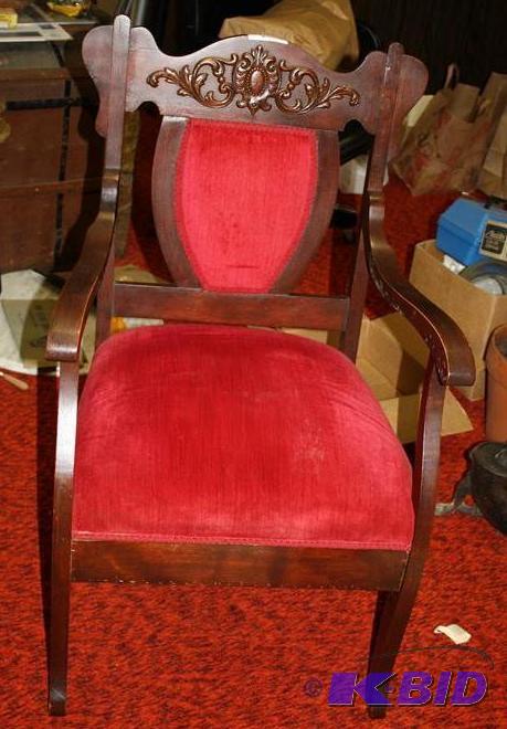 Red velvet chair matches lot 18...