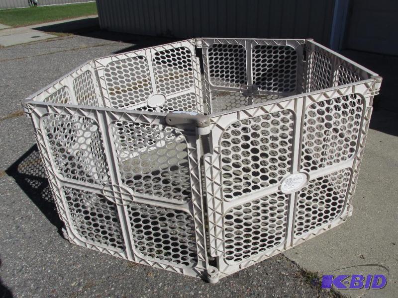 Very Nice 6-Panel Enclosure with an Access Gate
