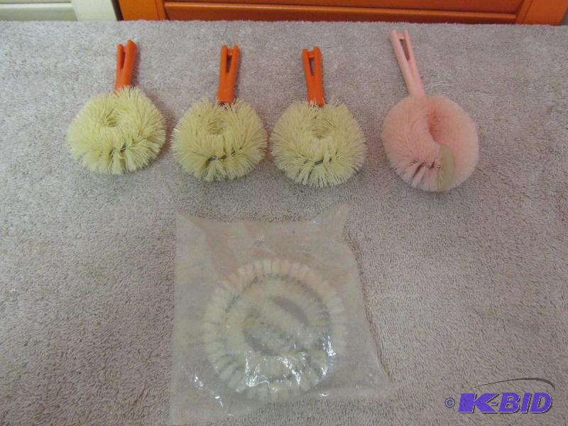 4 Collectible, Antique Vintage Stanley Brushes  1 replacement head