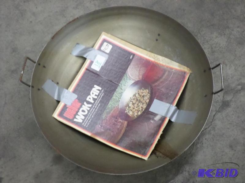 lot 18 image: Weber Wok Pan...