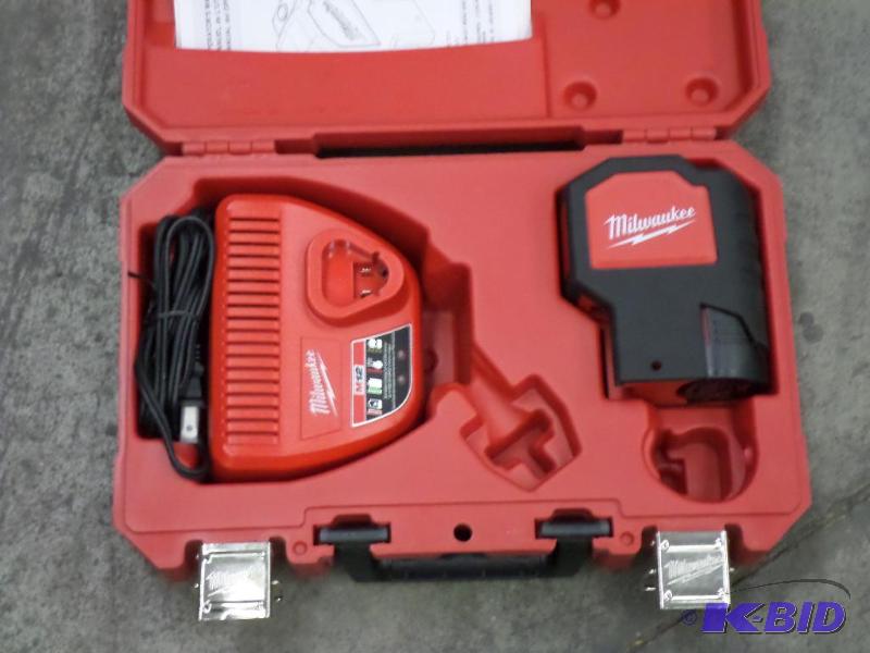 lot 19 image: Like New Milwaukee M12 2320-21 Plumb Line Las...