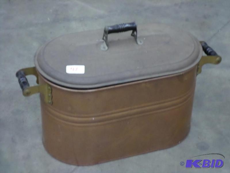 lot 26 image: Vintage Lidded Tub...