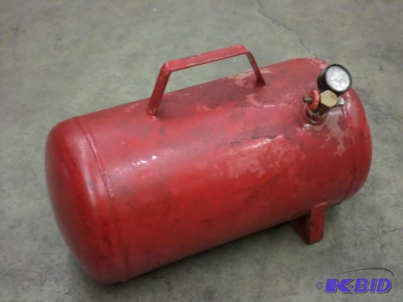lot 32 image: 5-Gallon Air Can, No Hose...