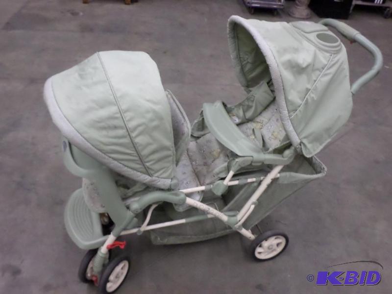 lot 61 image: Graco 2-Seater Stroller...