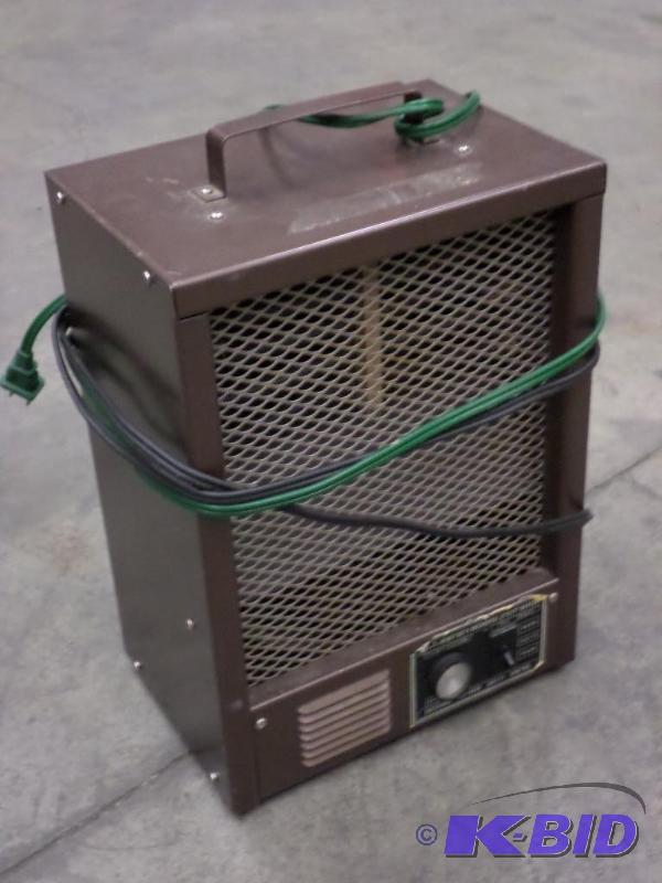lot 70 image: 1750 Watt Electric Heater...