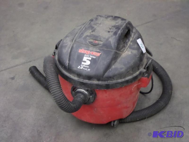 lot 72 image: 5-Gallon 2HP Shop-Vac, Missing (1) Wheel...