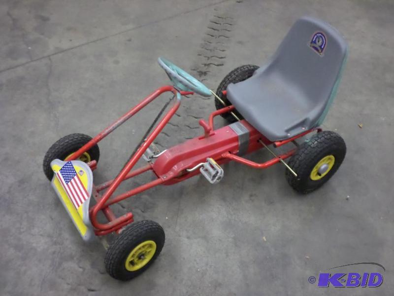 lot 77 image: Kids Pedal Car With Hand Brake...