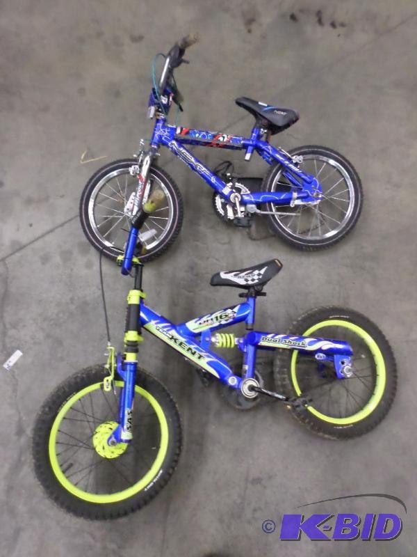 lot 89 image: (2) Kids Bicycles...