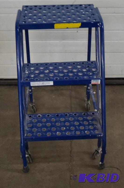 Rolling warehouse ladder