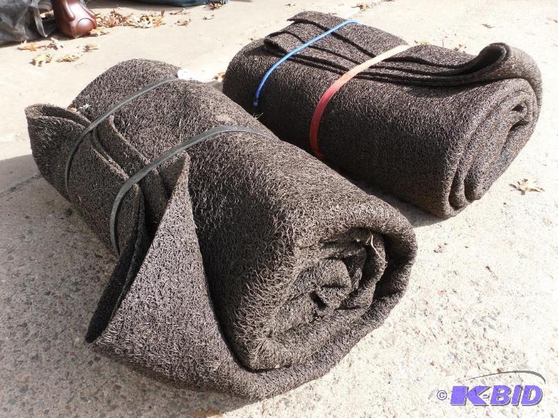 lot 123 image: 2 Large Thick Outdoor Mats. Rubber Mesh. Need...