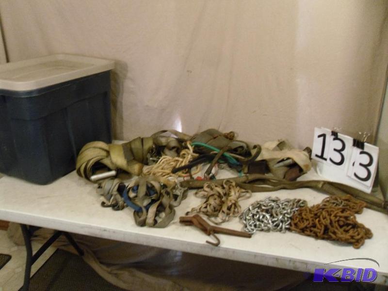 lot 133 image: Tote with Lid Full of Chain, Ratchet Straps, ...