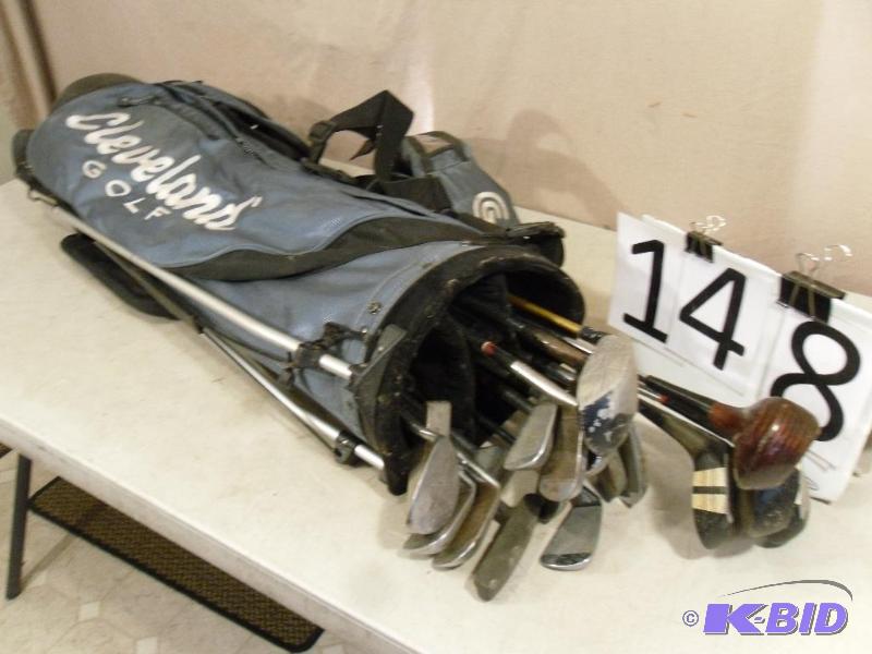 lot 148 image: Golf Bag with Stand and Clubs. Needs cleaning...