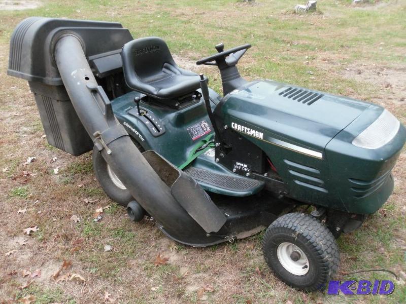 lot 2 image: Craftsman Lawn Tractor  Lawn Mower. 42"...