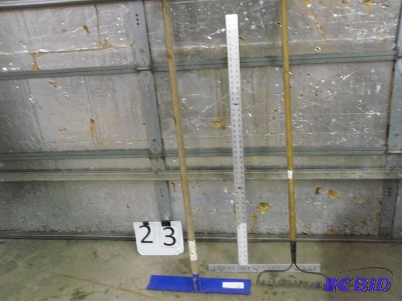 lot 23 image: Lot of Assorted Long Handled Tools. Construct...