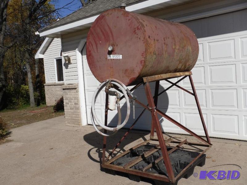 lot 29 image: Fuel tank on stand. Approx. 300 gallon. (38&q...