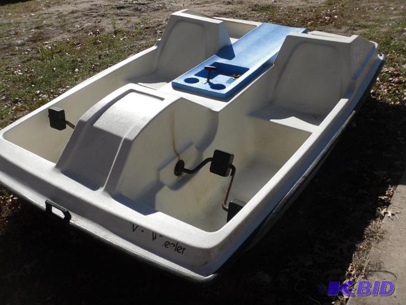 lot 33 image: Wave Wheeler Paddle Boat  Peddle Boat. Appro...