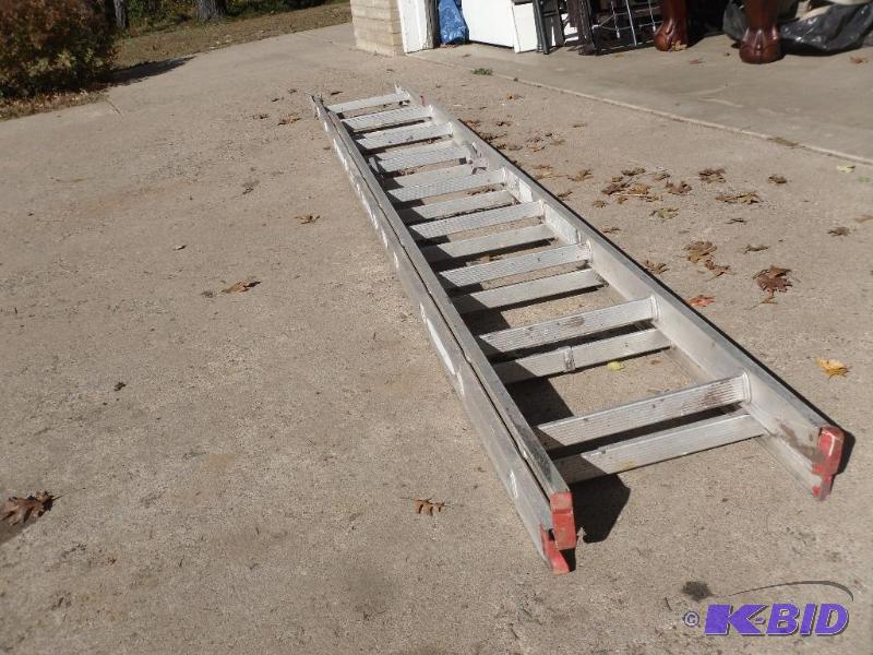 lot 39 image: Werner 18 ft Aluminum Extension Ladder....