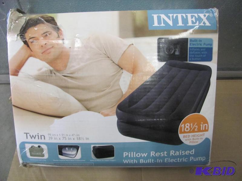lot 33 image: If you need quick bedding options at home, th...