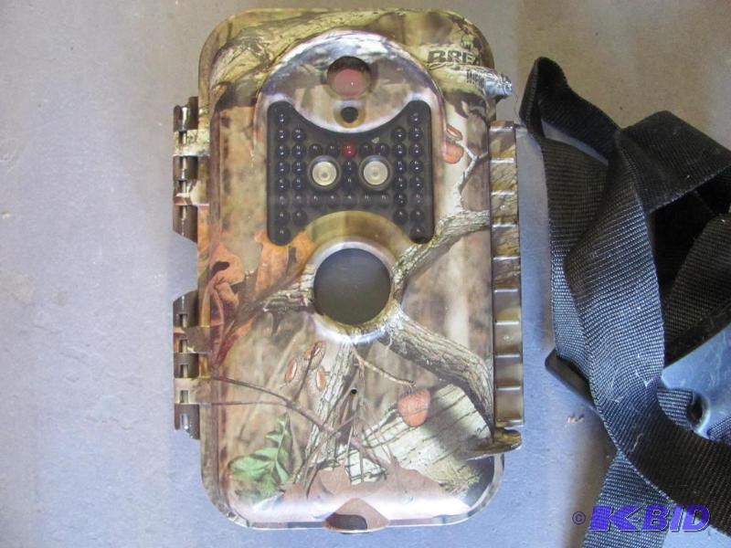 lot 5 image: This Infrared Informer Game Camera by PREDATO...