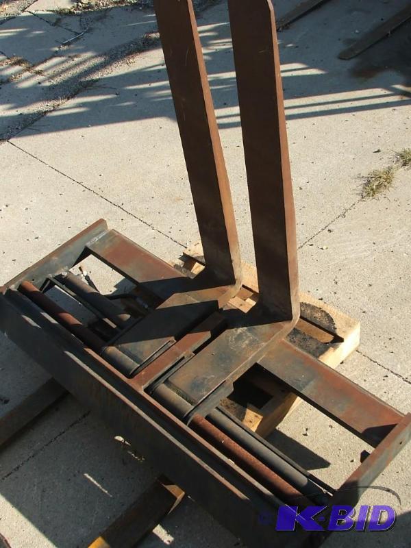 lot 11 image: Fork positioner carraige