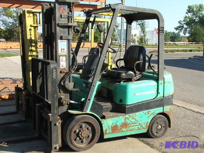 lot 12 image: Mitsubishi FGC20K Forklift
