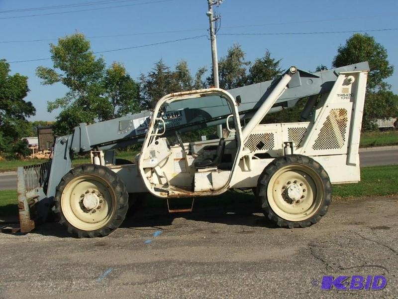 lot 15 image: 2000 Terex TH842C
