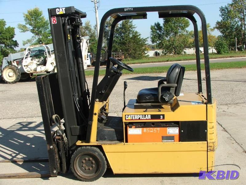 lot 17 image: Cat EP18T Forklift