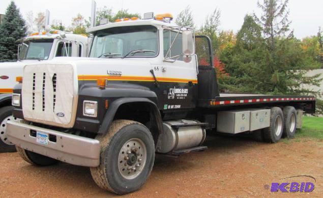 lot 2 image: Year 1994 Make Ford Model L8000 GVW Class...