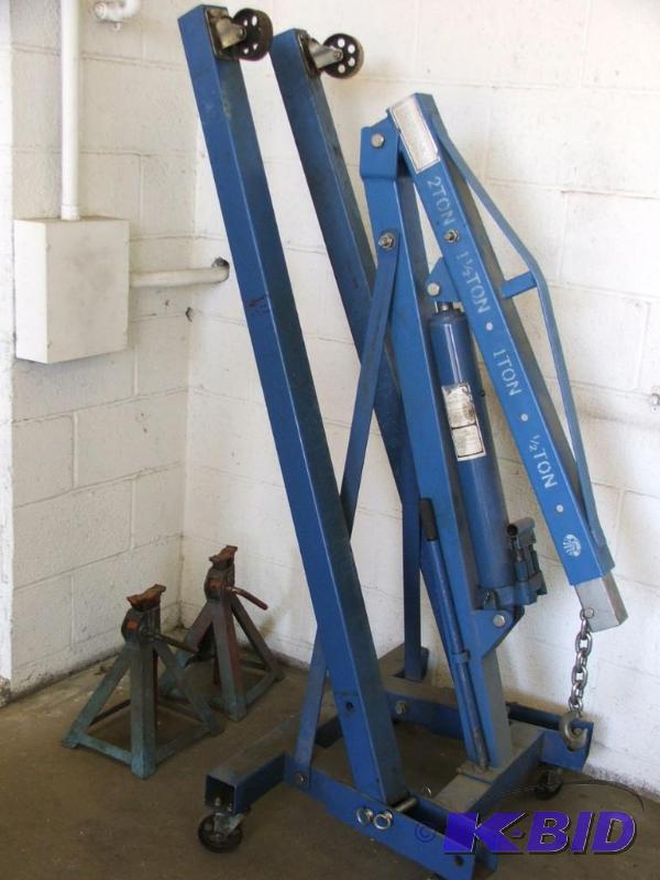 lot 34 image: 4000lb Folding Engine Hoist and jack stands...