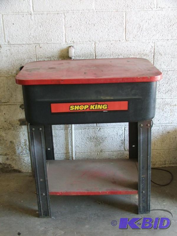lot 38 image: Parts washer, in working condition...