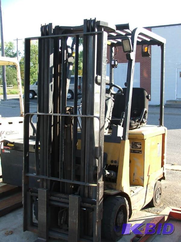 lot 7 image: Cat 2EC18 Forklift