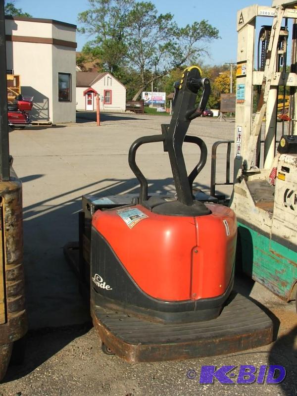 lot 8 image: Linde Walkie Rider Power Pallet Jack