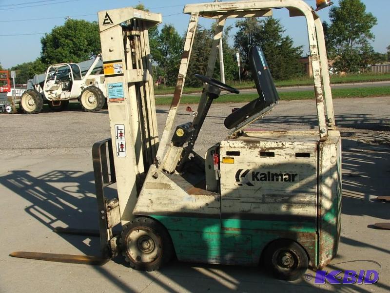 lot 9 image: Kalmar Allis Chalmers ACE30 forklift
