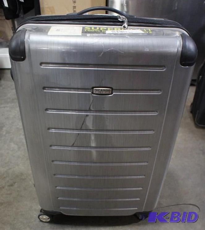 Ricardo Elite hard case luggage bag. Silver i...