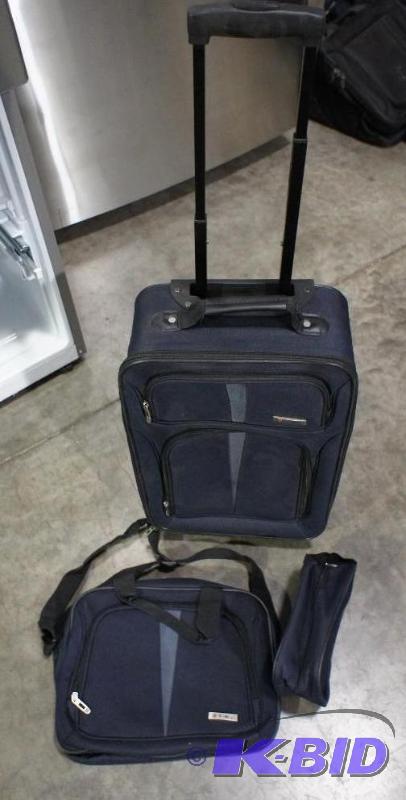 Tage 3pc luggage set. Dark blue in color. Big...