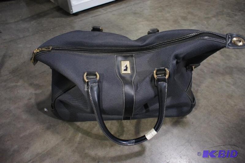 London Fog Travel Duffle Bag. Gray in color d...