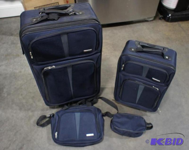 Tag 4pc set. Dark blue in color. Biggest bag ...
