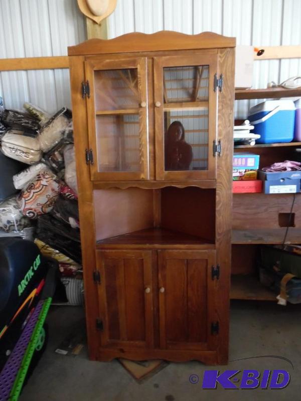 Corner Hutch