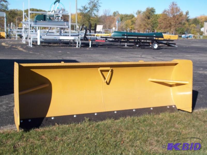 lot 1 image: NEW 8 Skidloader Box blade Snow pusher   2 ...