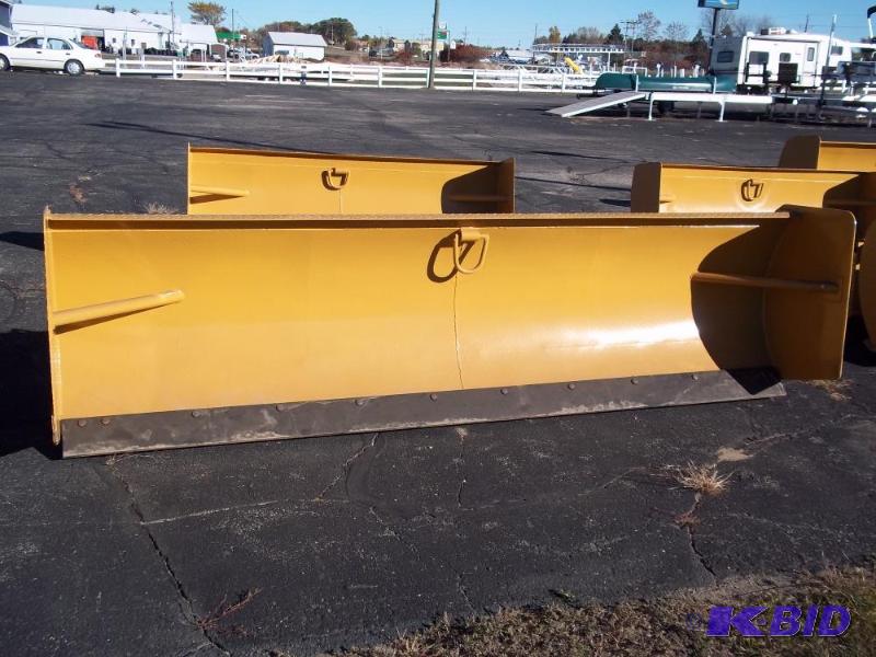 lot 10 image: NEW 10 Skid loader Box blade Snow pusher   2...