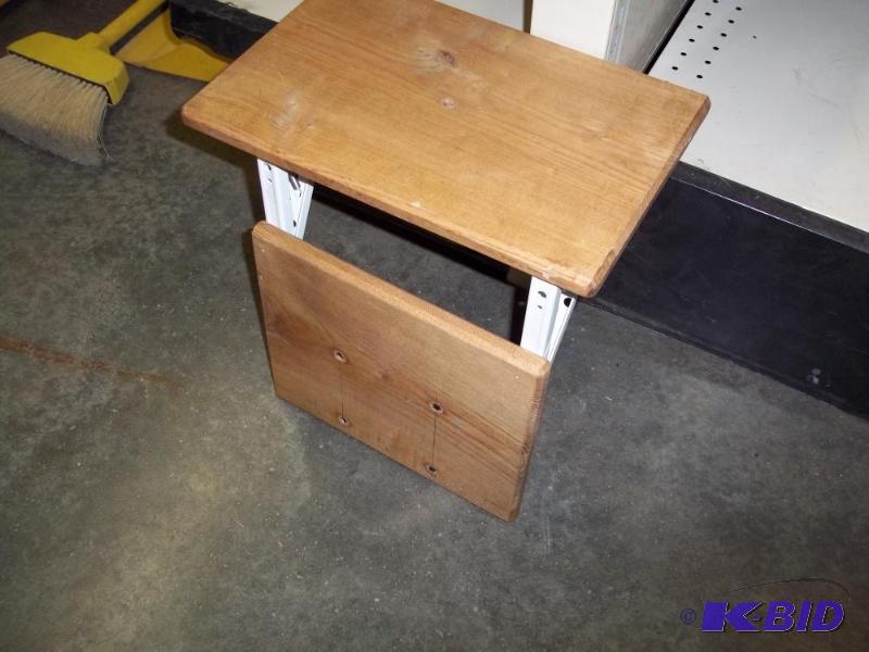 lot 100 image: Folding Shelf...
