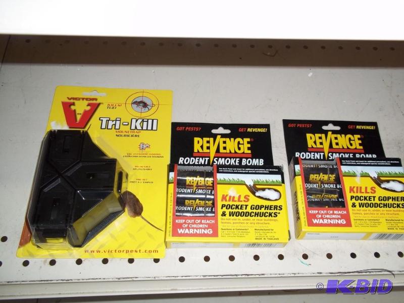 lot 42 image: New mouse trap with Rodent smoke bombs...