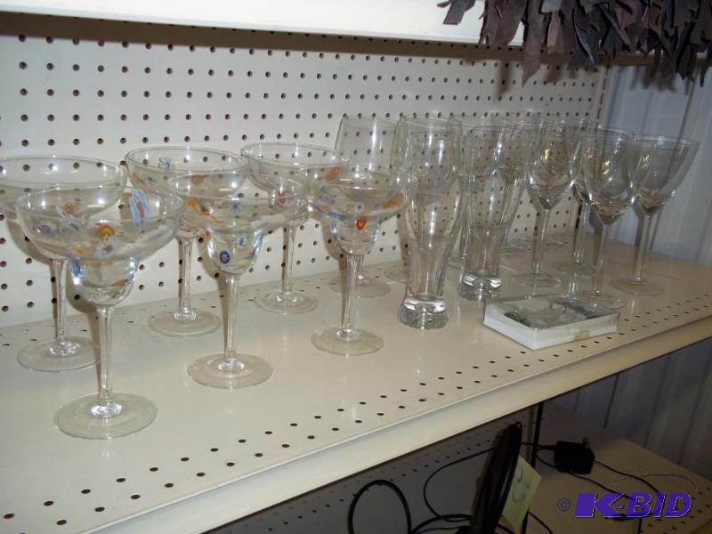 lot 43 image: Glassware assortment...