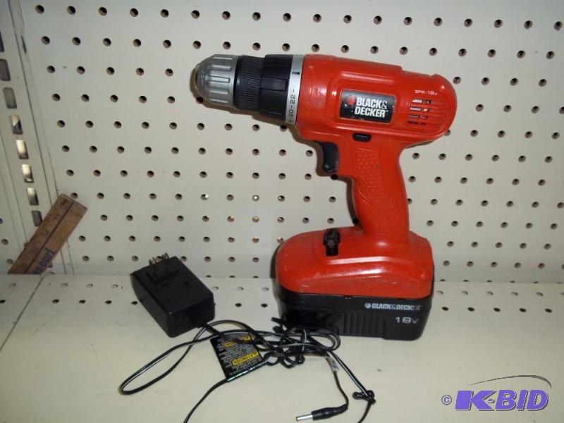 lot 66 image: 18v Black n Decker drill with charger...