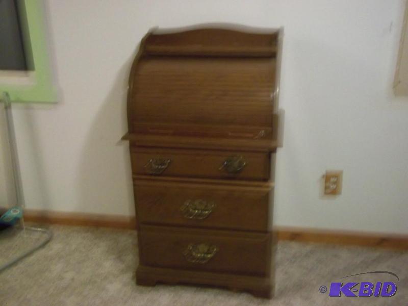 lot 76 image: Roll Top Desk with 3 Drawers   Good Condition...