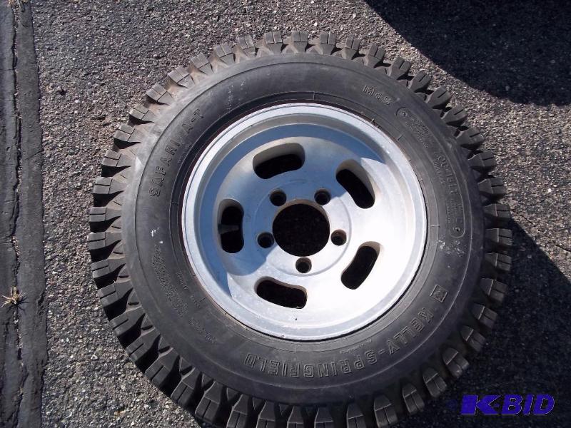 lot 78 image: 7.00-15LT Kelly Springfield Safari A-T Tire w...