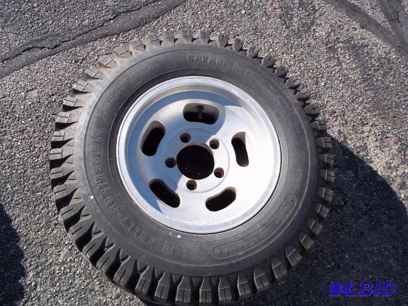 lot 81 image: 7.00-15LT Kelly Springfield Safari A-T Tire w...
