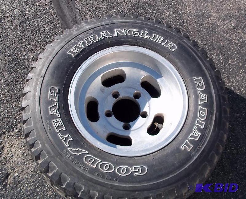 lot 82 image: 10R15LT Goodyear Wrangler Tire with Aluminum ...