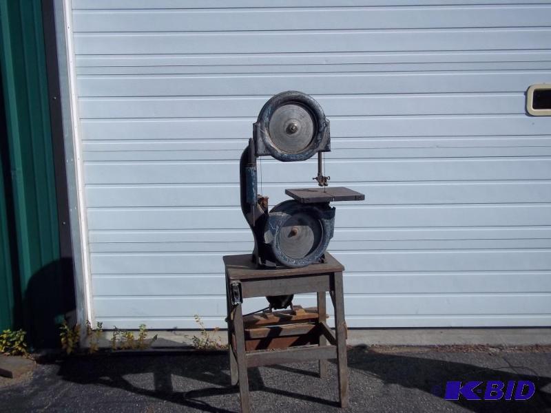 lot 85 image: Band saw, tested and runs...