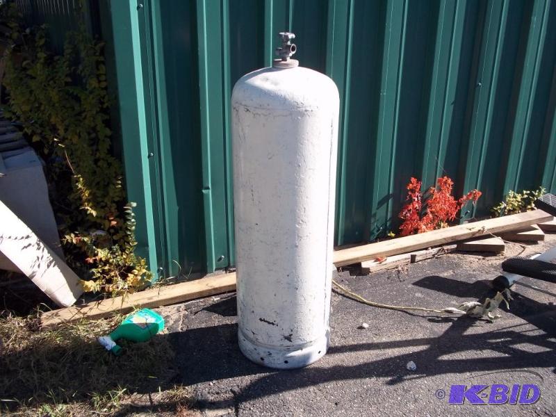 lot 96 image: 100 LB Propane tank...